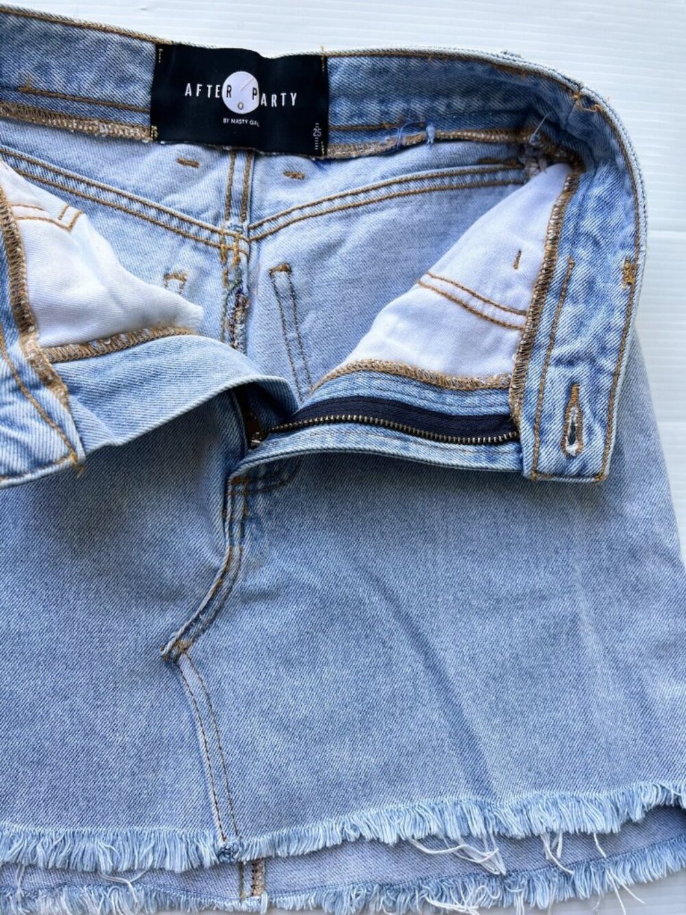 After Party by Nasty Gal Drifter Denim Mini Skirt Raw Hem Size 25 & 29 NWOT - Picture 3 of 16